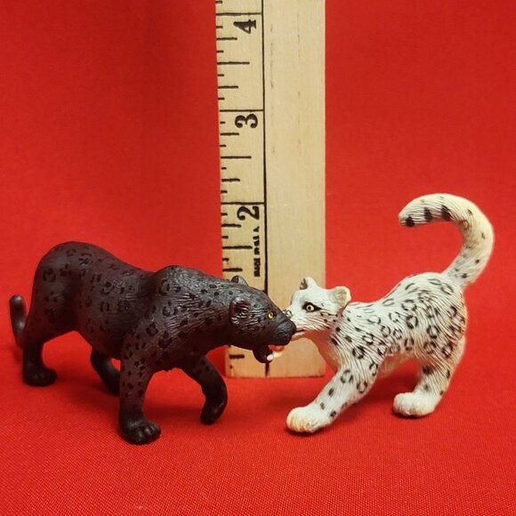 Black Panther Snow Leopard Cub Figures Two Animal figurines - Picture 6 of 11